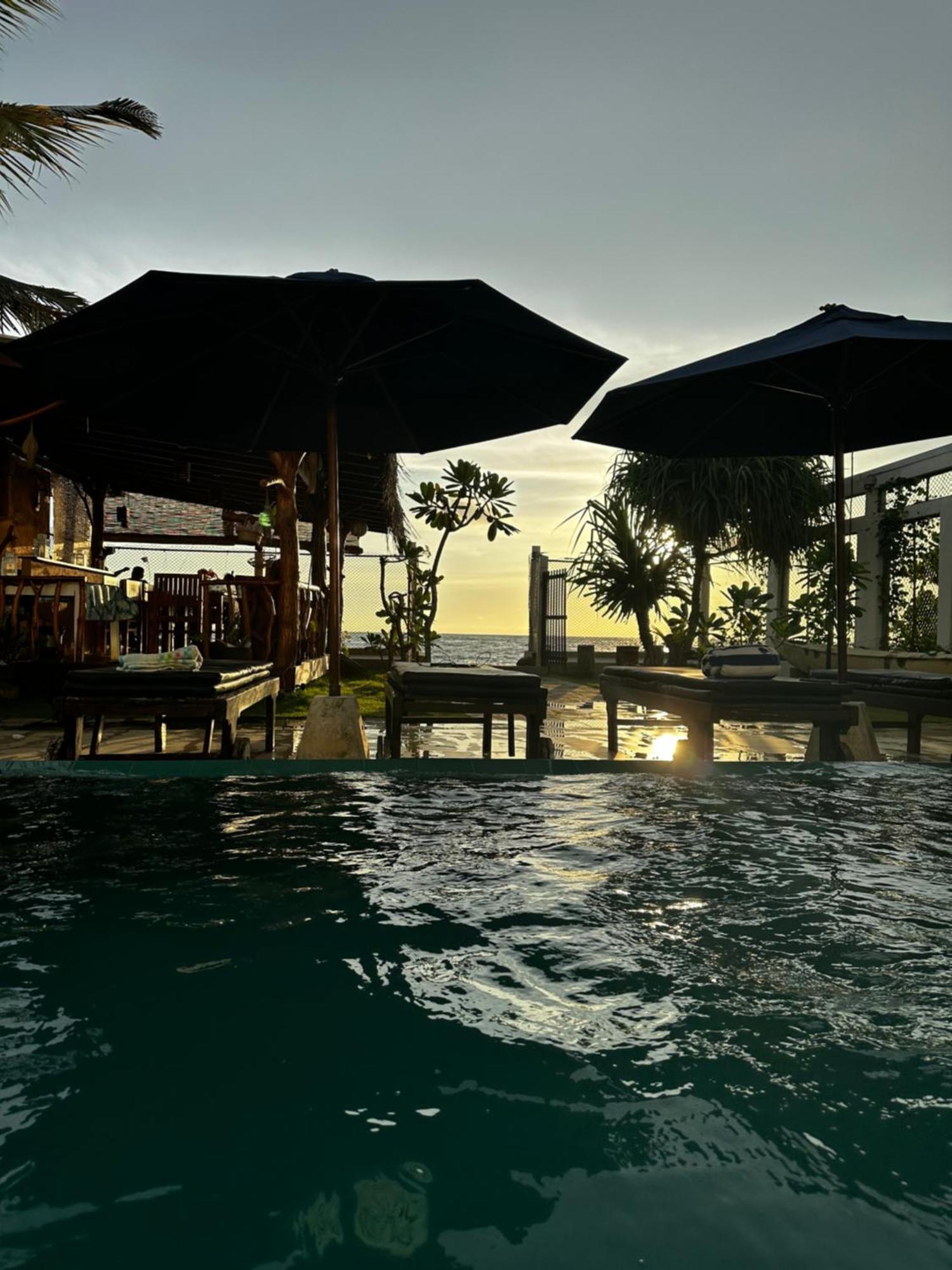 White Sand Villa - Beach Front Hikkaduwa Exteriér fotografie