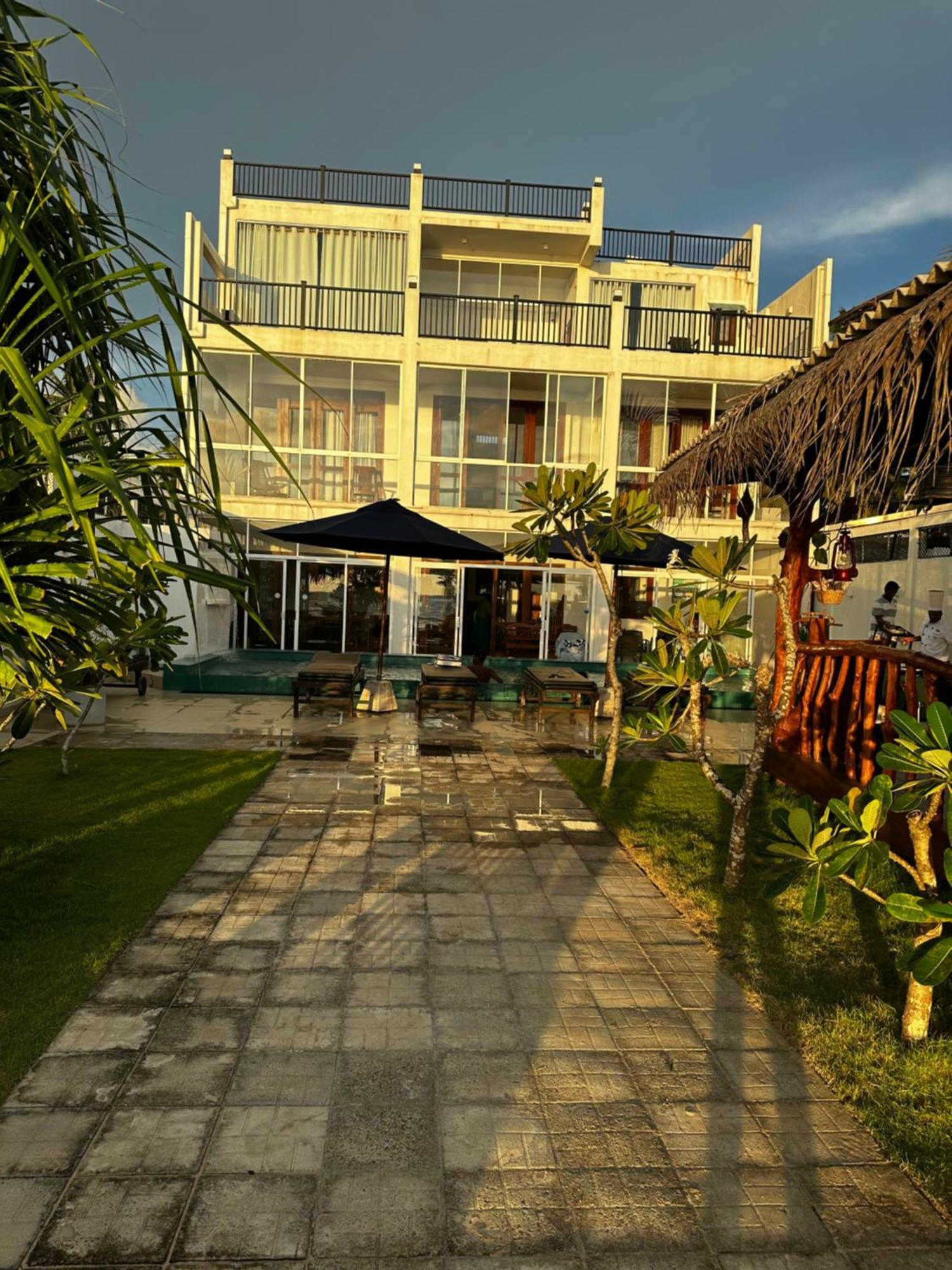 White Sand Villa - Beach Front Hikkaduwa Exteriér fotografie